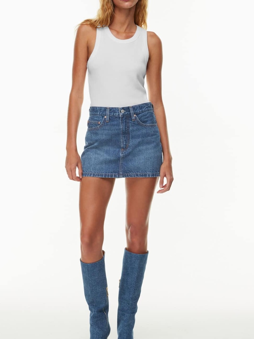 Aritzia Denim Forum The '90s Ricci Jean Skirt
Size 26